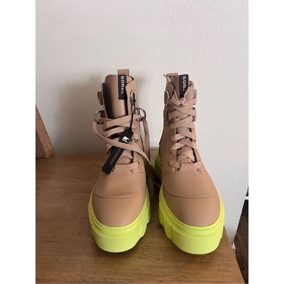 Sorel Women’s Caribou x Boot Lace boots in tan - Picture 7 of 10